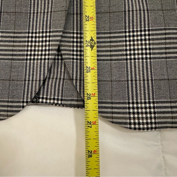 Amanda & Chelsea Gray Plaid Blazer - Picture 10 of 10